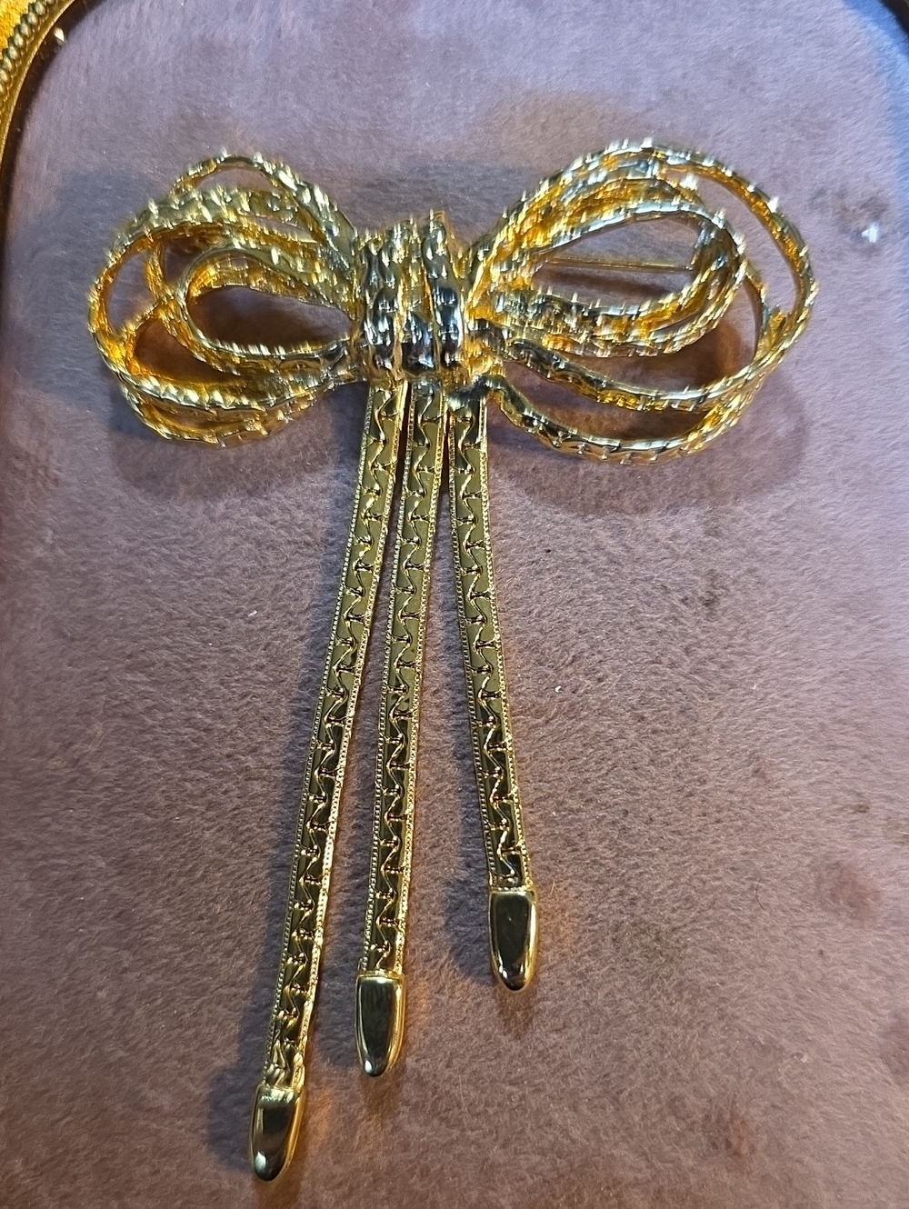 Vintage Unsigned Gold Tone Twisted Rope Bow Brooch Pin with Tassels